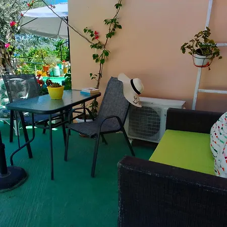 Villa Trizinia View Garden à Galatás Extérieur photo